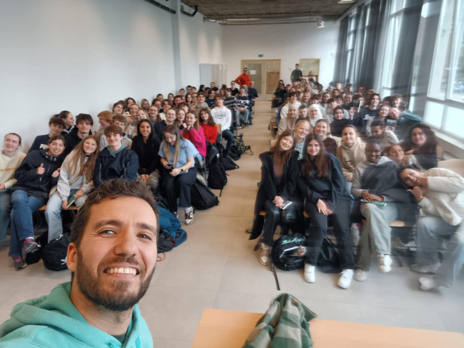 "Het moois dat we delen" - Ish Ait Hamou op bezoek - GO! atheneum